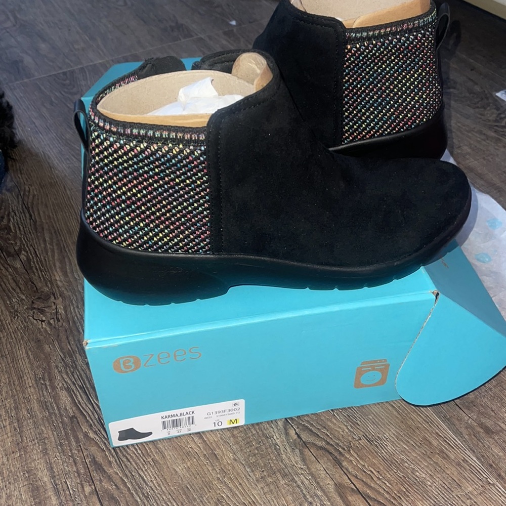 Bzees Karma Black, brand new in box, size 10